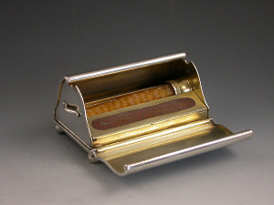 The Old Brigade Antiques  VICTORIAN NOVELTY SILVER PILBOX DESIGNED AS A  DOCTORS GLASTON BAG.