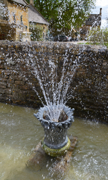 An early 20th century cast zinc alloy fountain spout